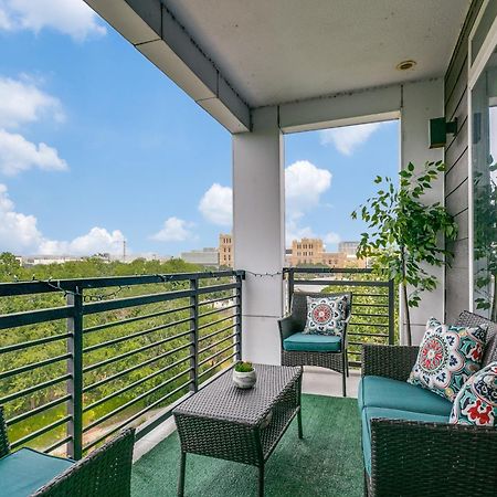 Beautiful Condo On Riverwalk W King Ste Free Parking Pet Friendly Centrally Located On The Riverwalk San Antonio Exterior foto