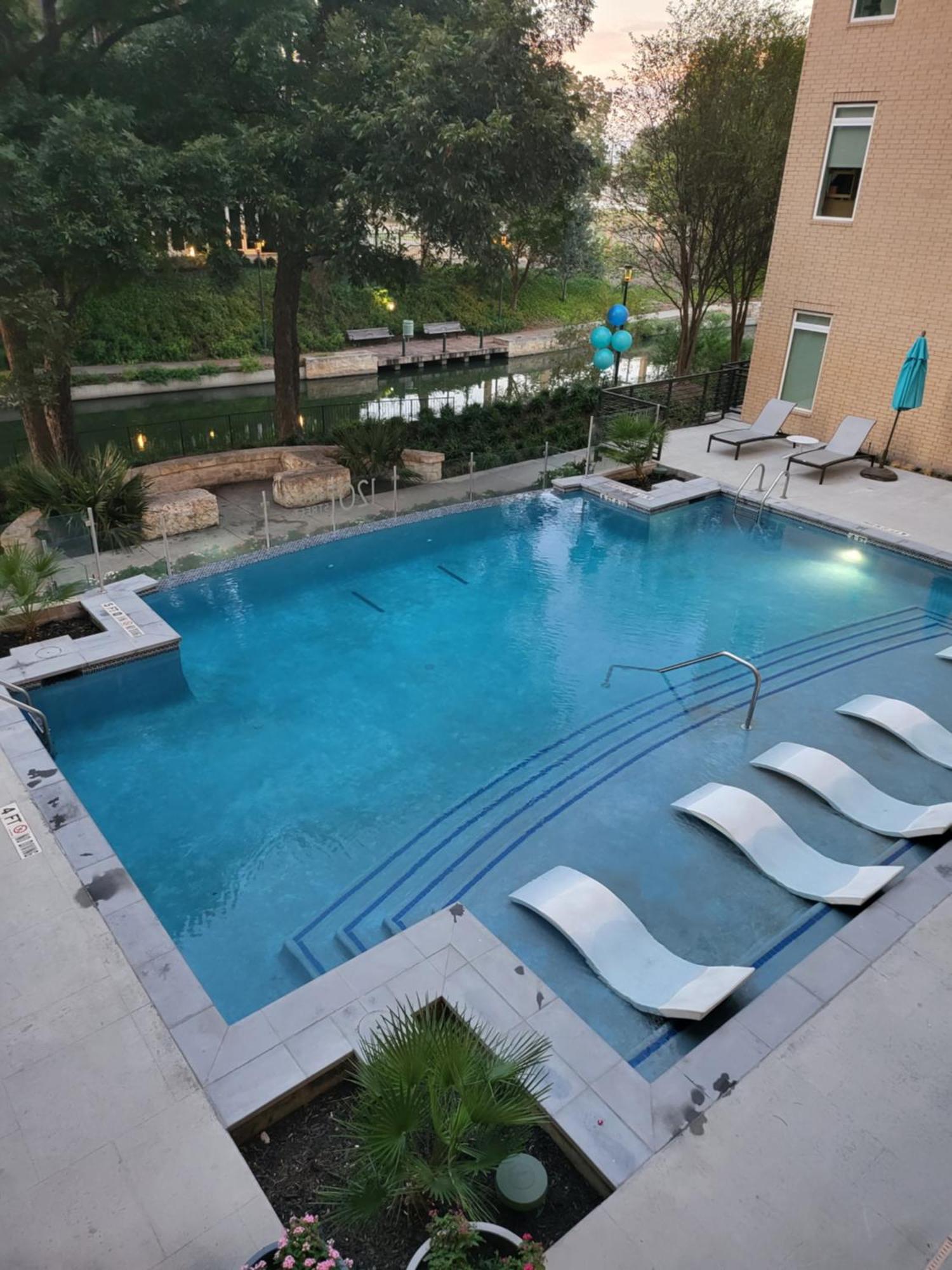 Beautiful Condo On Riverwalk W King Ste Free Parking Pet Friendly Centrally Located On The Riverwalk San Antonio Exterior foto