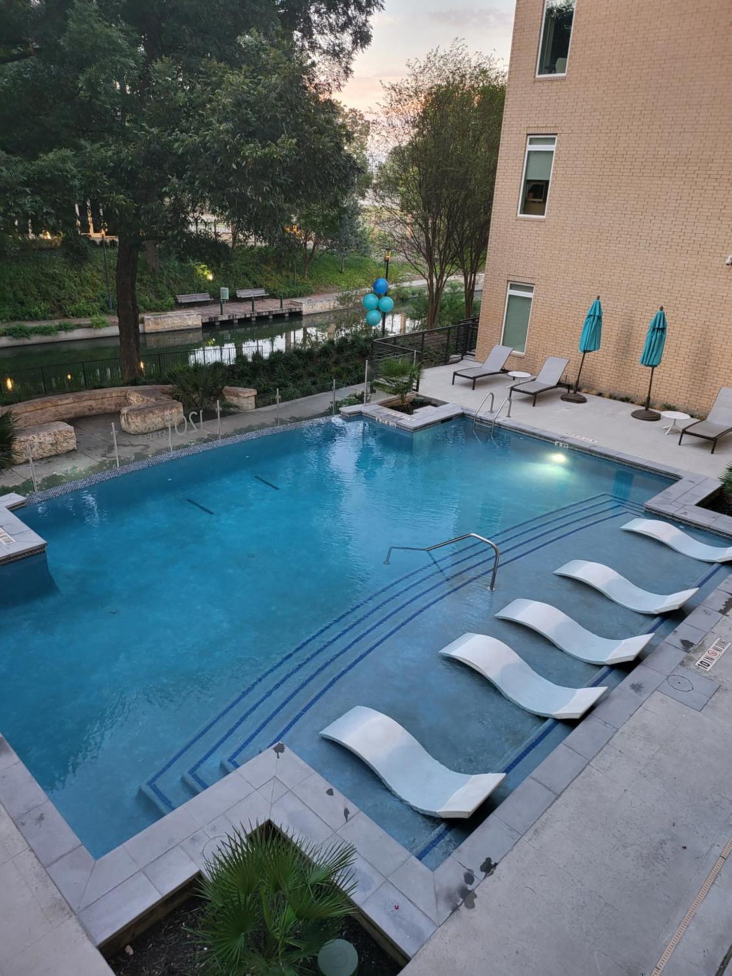 Beautiful Condo On Riverwalk W King Ste Free Parking Pet Friendly Centrally Located On The Riverwalk San Antonio Exterior foto